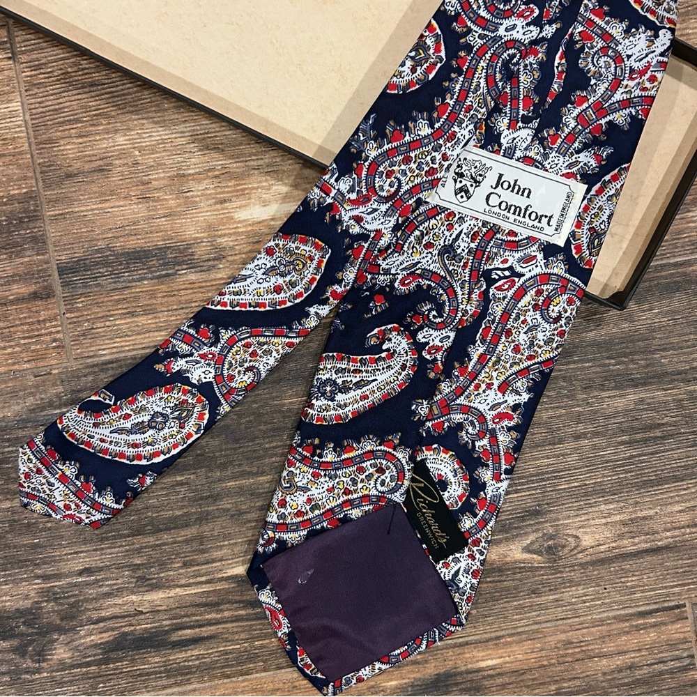 Vintage John Comfort for Richard’s Greenwich Tie | Made in England | 100% Silk - Picture 8 of 11